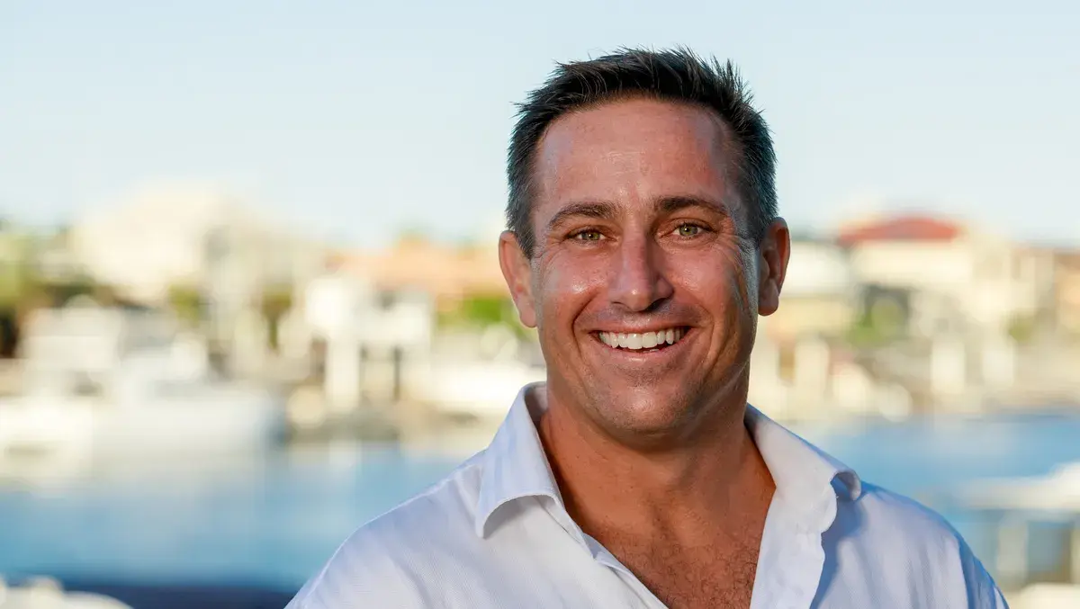 Dean saunders headshot  1 high res large(2)