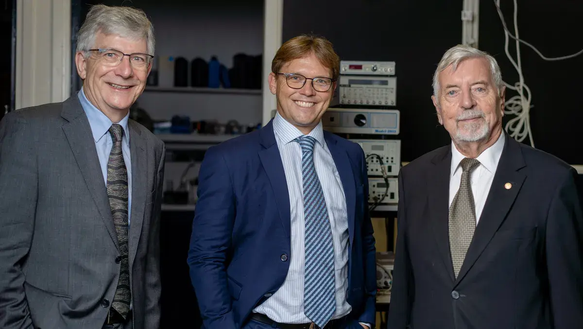 Adi patterson  warren mckenzie  heinrich hora(2)