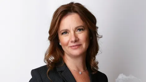 Veronica curran headshot   2400 x 2400