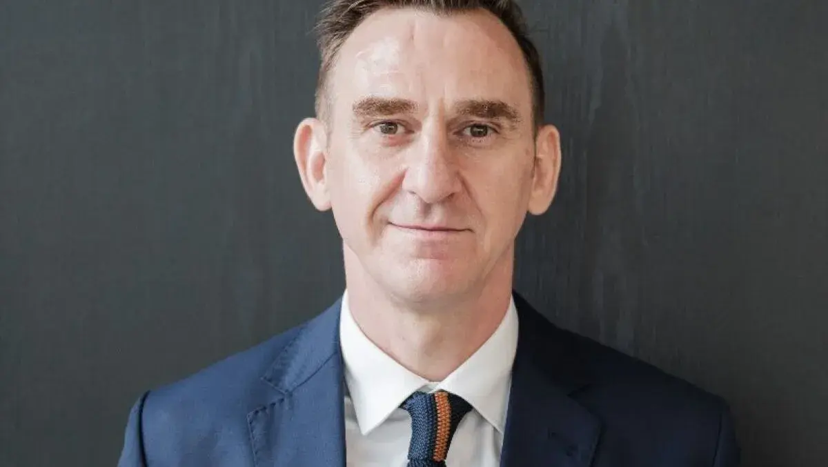 Simon barnett head shot(2)