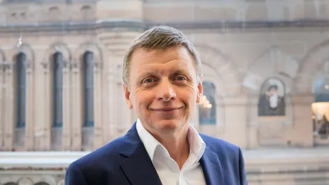 Ian   head shot   full resolution   crop