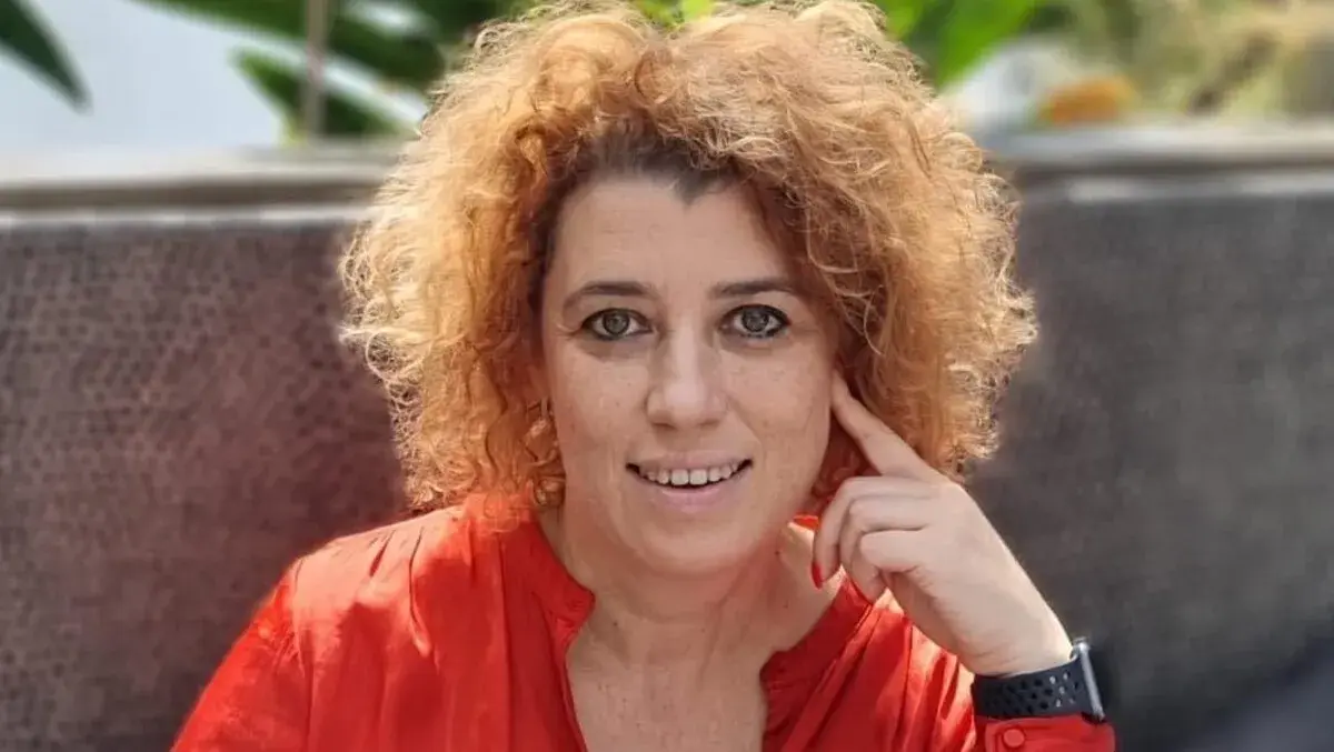 Milena in red top original(2)