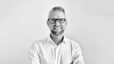 Jonathon wetton headshot   revenite