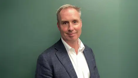 Ps denis maguire  senior director of enterprise sales  australia and new zealand  new relic